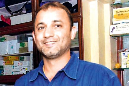 Former cricketer Nayan Mongia casts his vote in Vadodara
