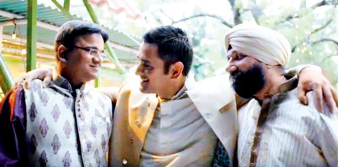 Dhoni with Chittu (left) and Paramjit