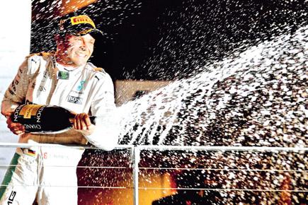 F1: Nico Rosberg wins Singapore GP to take championship lead