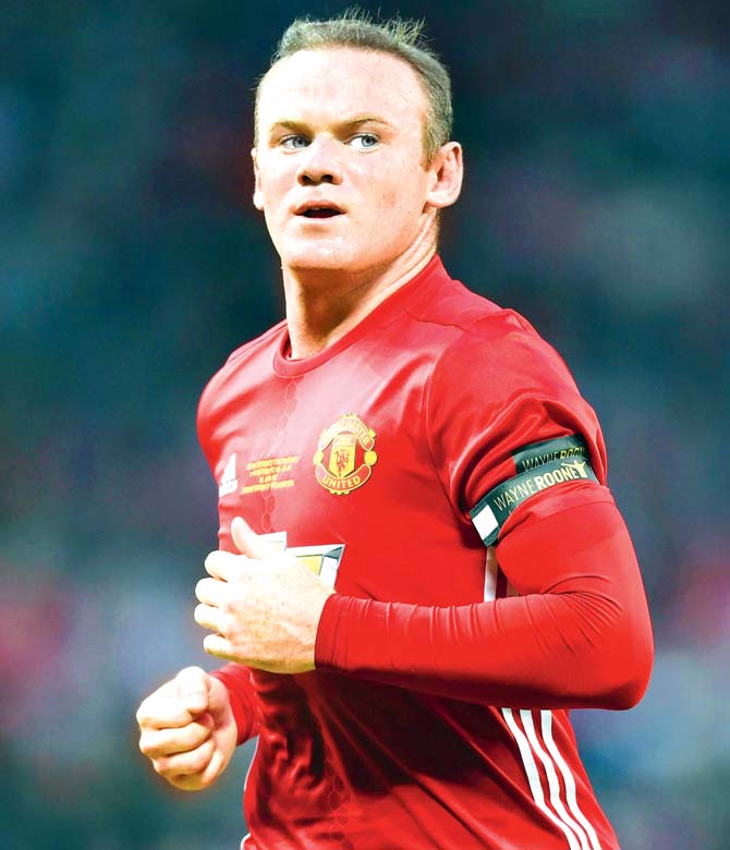 Wayne Rooney needs only four goals to surpass Bobby Charlton