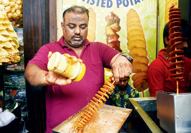 Bharat Nisar adds Peri Peri spice mix to Twisted Potato. Pics/Sneha Kharabe