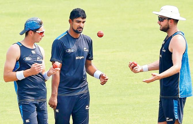 New Zealand spinners Mitchell Santner (left), Ish Sodhi and Mark Craig (right) chat during a training session in Kanpur on the eve of the first Test vs India at Green Park Stadium yesterday. Pic/AFP