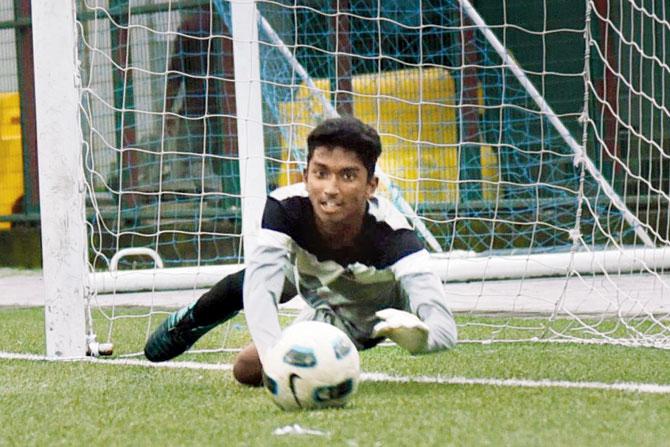 St Paul’s (Dadar) goalkeeper Ashitosh Sutar dives for the ball against  St Rock’s (Andheri) during the MSSA U-16 boys Div IV inter-school football final at Cooperage yesterday. Pic/Sameer Markande