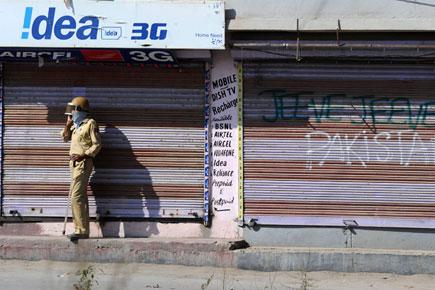 Kashmir remains shut for the 80th consecutive day