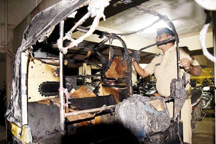 Auto with 9 passengers catches fire at Kurla in Mumbai