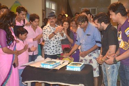 'Badi Door Se Aaye Hai' team celebrates 600 episodes completion!