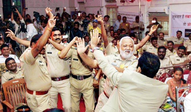 Senior officers and personnel at the launch of Tobacco-free Mumbai Police last year. File pic