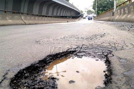 Now, Mumbai cop falls in pothole, circulates photos on social media
