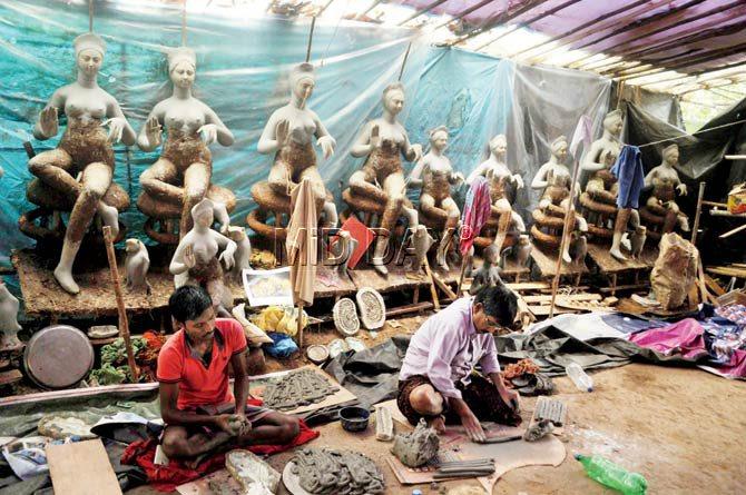 Artists at work. Pic/Datta Kumbhar