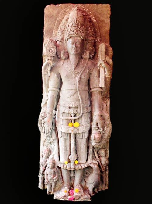 Brahma from Sopara: Dating back to the 10 century, Brahma stands straight in the samabhanga posture. His lower left hand is in the position of granting a boon. Dhavalikar writes that it is probably the handiwork of an artist from the region of the Kalyani Chalukyas