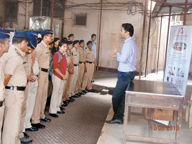 Dr Rohan Bartake seen counselling cops at the Byculla police station on the hazards of smoking