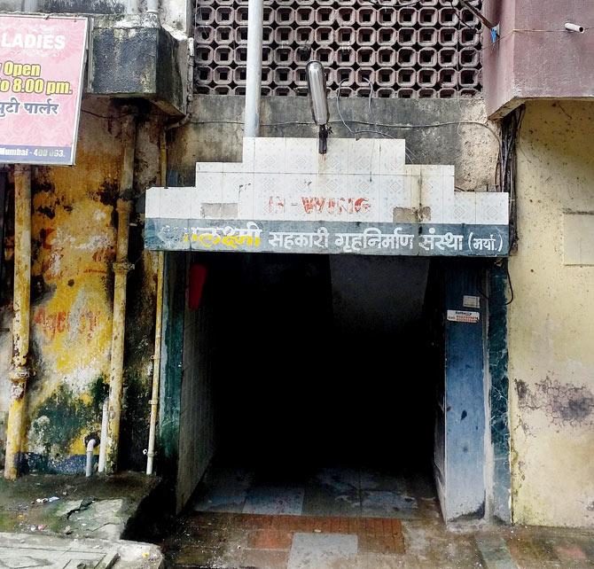 Dhanlaxmi Society in Andheri where the bodies were found