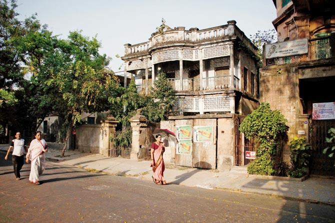 This house at 32 Hindustan Park is an example of what Amit Chaudhuri is campaigning to preserve. The owners wish to make this survive, but one of the owners has sold his share leaving the property in dispute. Pic courtesy/Manish Golder