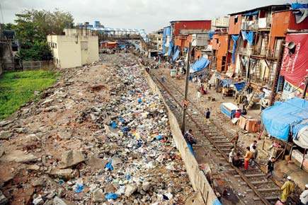 Bandra railway station is a real mess!
