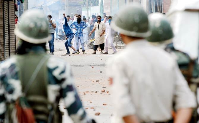 Kashmiris clash with cops in Srinagar yesterday. Pics/AFP, PTI