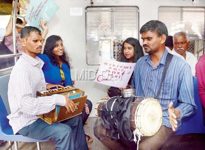 Street artistes Vilas Lone (left) and Chetan Patil entertain commuters with their music performance on a local train on Friday afternoon. Pics/Sneha Kharabe