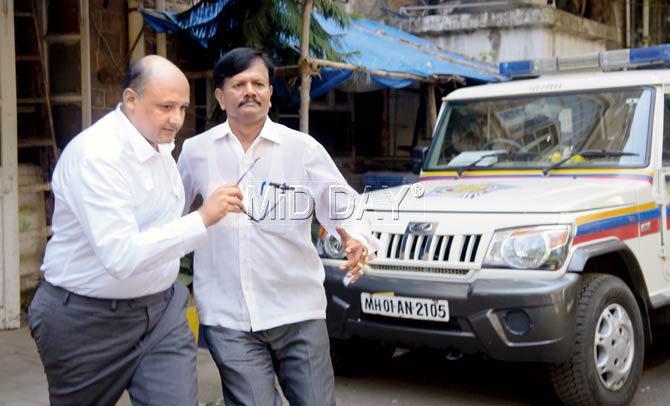(Left) Developer Pujit Aggarwal’s police custody was extended further till September 16. Pic/Shadab Khan