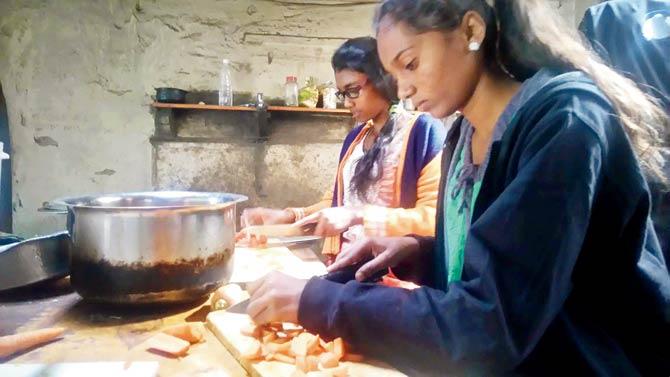 The children had to cook their own breakfast. The teens from Mumbai prepared Maharashtrian delicacies for their Ladakhi counterparts