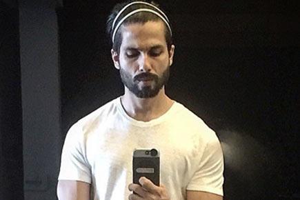 You won't believe how Shahid Kapoor manages his messy hair!