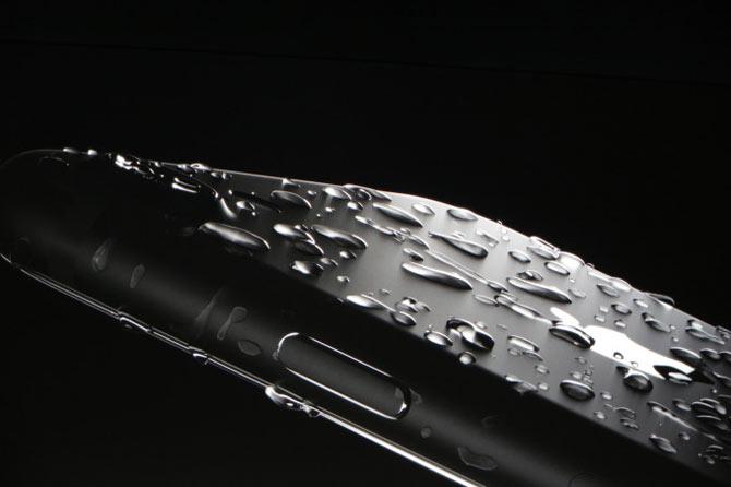 The new iPhone features new advanced camera systems, immersive stereo speaker and is the first water and dust resistant iPhone. (Photo: Apple Twitter)