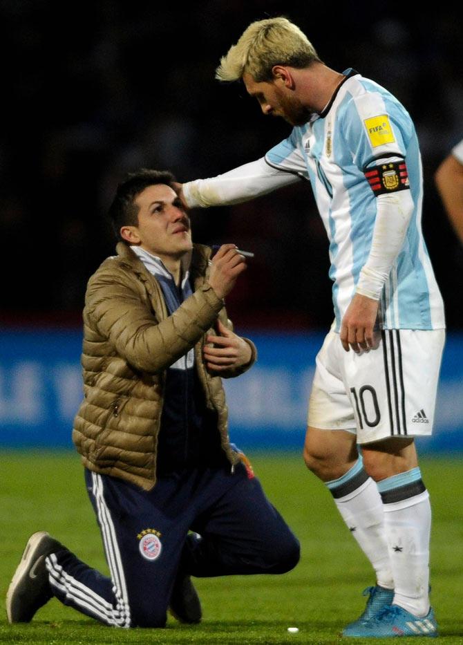 A fan greets Argentina