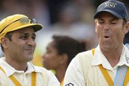 Virender Sehwag bowls Shane Warne a wrong'un on his birthday and it's the right'un!