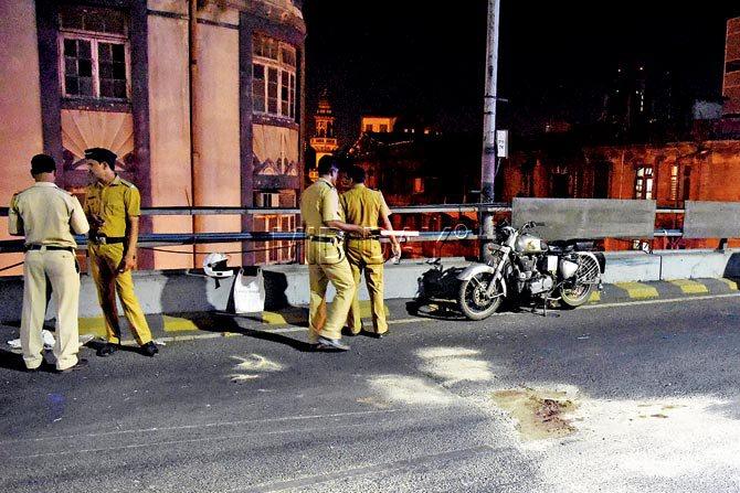 The police inspect the spot on JJ flyover where JJ hospital’s Dr Tajandar Singh crashed his bike in the wee hours of Thursday