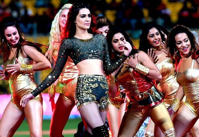 Kriti Sanon performs during the IPL opening ceremony before the start of the IPL 10 match between Royal Challengers Bangalore and Delhi Daredevils at Chinnaswamy stadium in Bengaluru. Pic/PTI