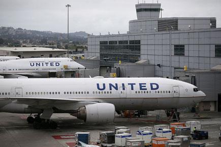 United Airlines not to fire employees who dragged passenger
