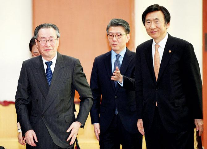 S Korea’s foreign minister Yun Byung-Se walks with Wu Dawei (L), China’s Special Representative for Korean Peninsula Affairs, and South Korea’s Kim Hong-Kyun (C), on Monday. Pic/AFP