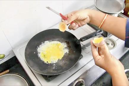 Virar family discovers the eggs they purchased are plastic!
