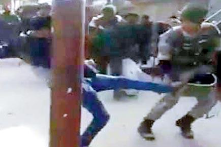 Five held for assaulting CRPF men in Kashmir