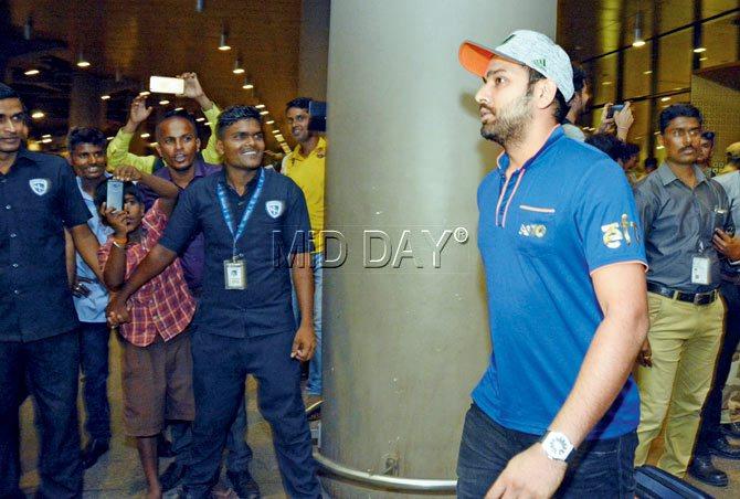MI skipper Rohit Sharma arrives in Mumbai from Bangalore on Saturday. Pic/Sneha Kharabe