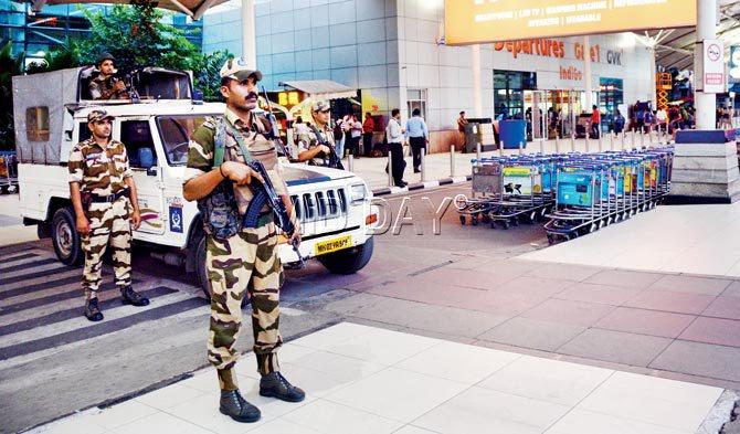 More security personnel were deployed at the airport after the alert. Pic/Satej Shinde
