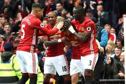 EPL: Manchester United defeat Chelsea 2-0, revive fight for title