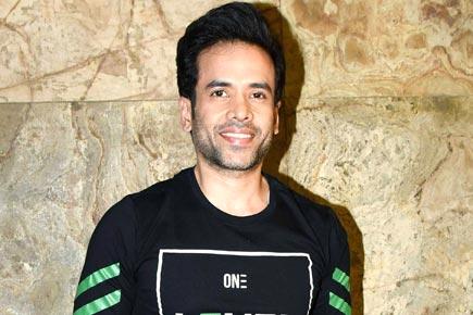 Tusshar Kapoor plays off-screen dad role on movie set