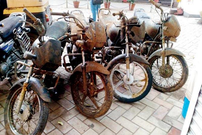 Thieves hide stolen bikes in lake near Kolhapur