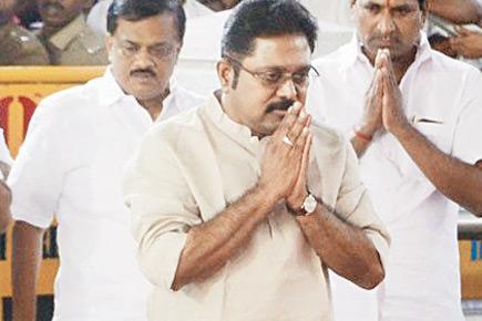 Court directs police to conduct regular medical check-up of Dinakaran's aide