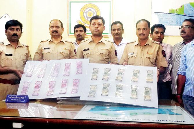 The Aarey police show the recovered cash