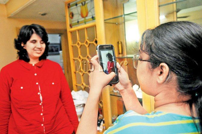 Ummehaani Bagasrawala requests the writer to take her photograph for the app; Bagasrawala trying the app. Pics/Datta Kumbhar