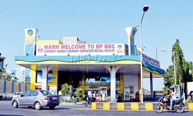 Company-owned retail outlets of BPCL have now completely stopped issuing manual receipts. Pic/Sameer Markande