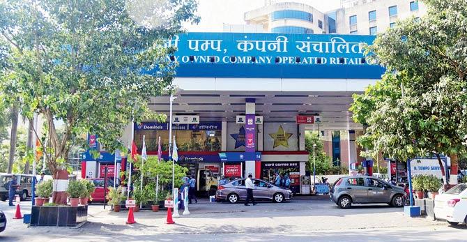 HPCL-owned outlets will issue manual receipts if a customer insists on it.