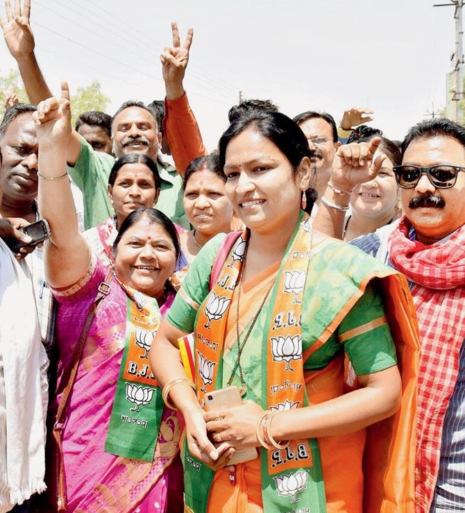 A BJP candidate along with supporters celebrates her victory in the Chandrapur Municipal Elections. Pic/PTI
