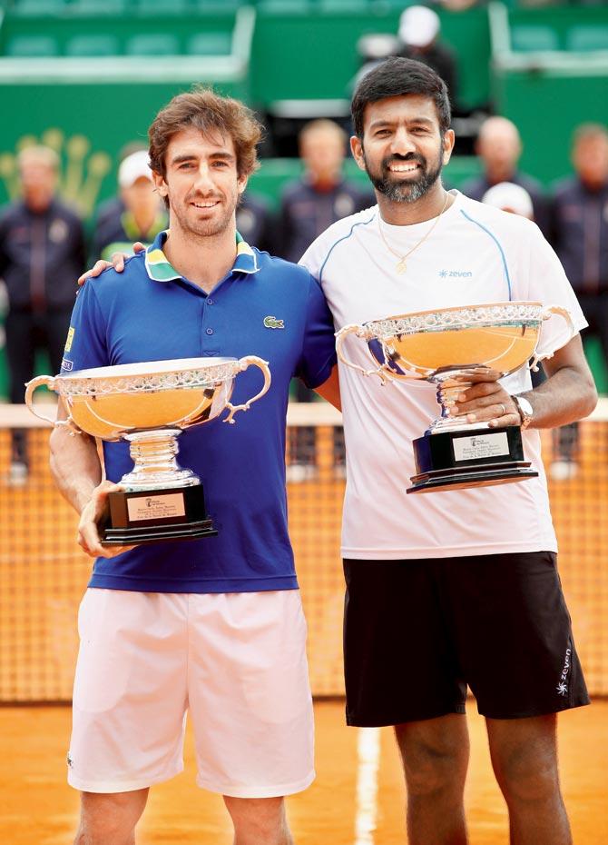 The winning pair of Pablo Cuevas and Rohan Bopanna