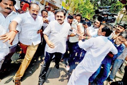 Court: Why no action against Dhinakaran in EC bribery case?