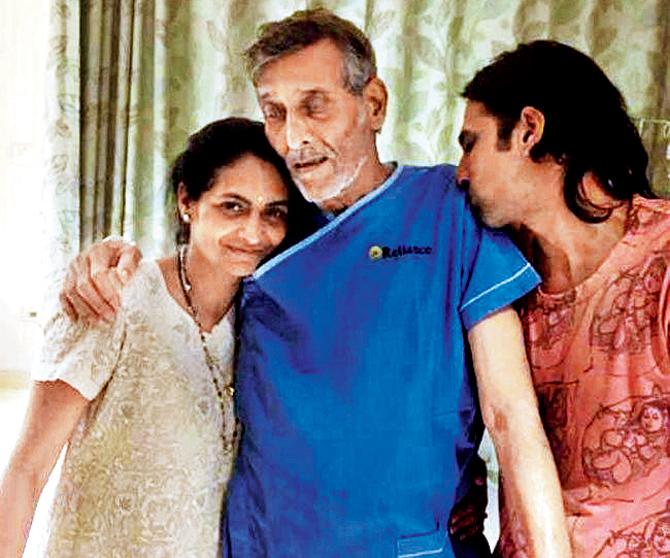 One of Vinod Khanna’s last pictures with wife Kavita