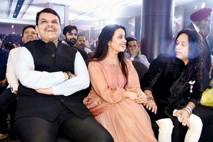 Spotted: Devendra Fadnavis and wife Amruta with Kailash Kher