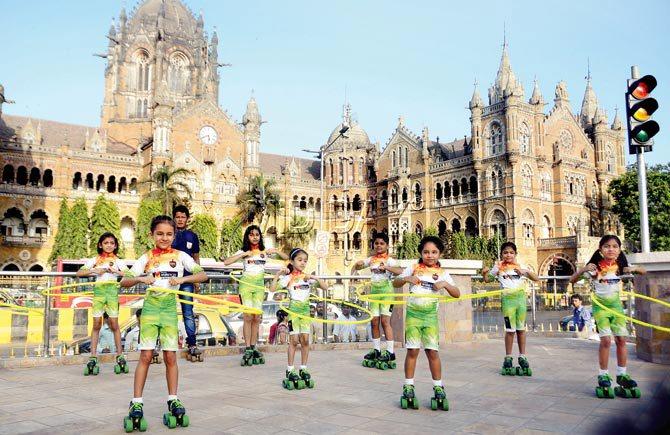 Skating champ Rishi Sarode’s young group practises for their world record attempt at the CST Terminus yesterday. Pic/Bipin Kokate