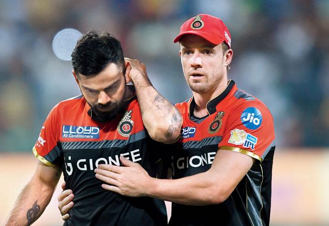 Royal Challengers Bangalore’s captain Virat Kohli (left) and teammate AB de Villiers during their IPL-10 match against Kolkata Knight Riders at the Eden Gardens in Kolkata on Sunday. Pic/AFP