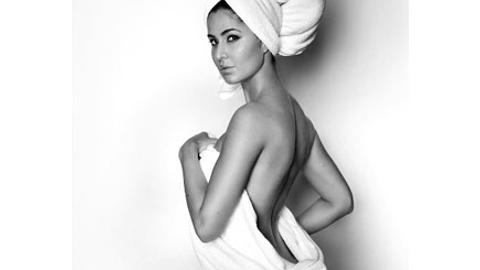 Katrina Kaif Xxx Vidios Bollebod Heroin - Katrina Kaif poses naked in towel and she's smokin' hot!